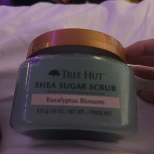 Eucalyptus blossom, sugar scrub